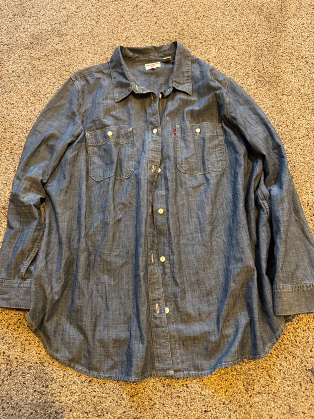 Levi's Men’s Boyfriend Fit Chambray Shirt in Gray-Blue size XXL